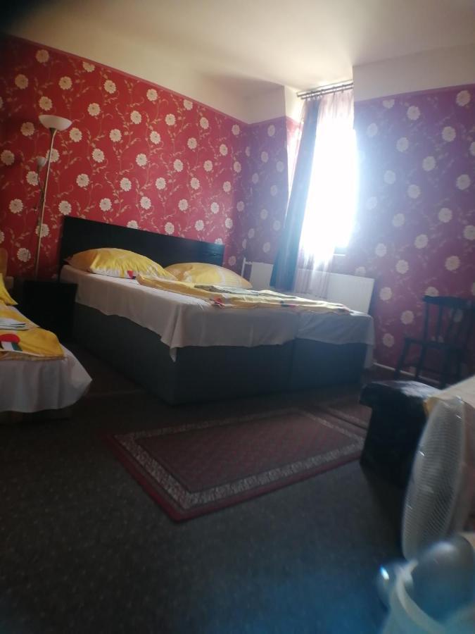 Hotel Jocó Panzió Nyíregyháza Zewnętrze zdjęcie
